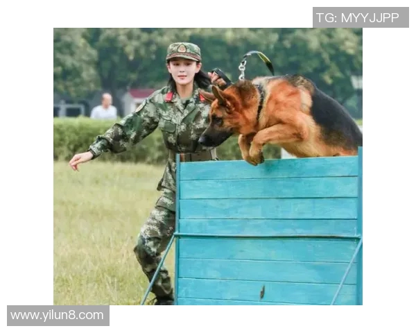 卡卡与中国女生温馨合照展现友谊与魅力 完美定格经典瞬间