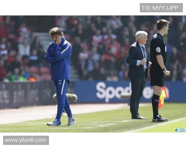 光头足球球星赛场风采与激情拼搏瞬间全景记录 光头足球球星赛场风采与激情拼搏瞬间全景记录